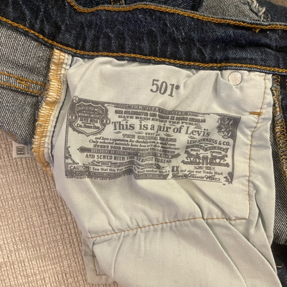 Levi 501 Shorts - Picture 2 of 5